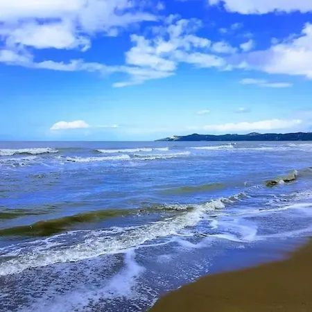 “the Sea Breeze”, House Hamallaj * Durrës